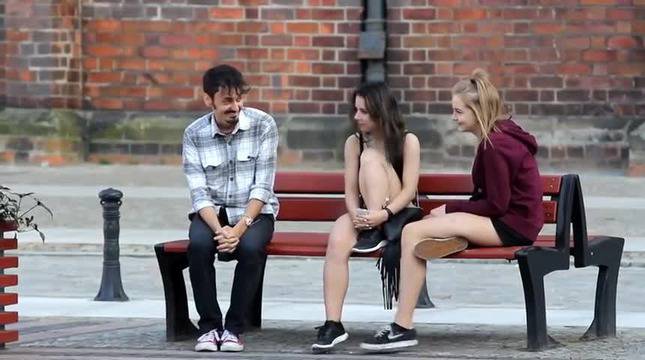 Видео! Как се вземат номерата на момичета с усмивка