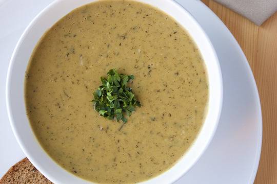 Крем супа от боб с магданоз