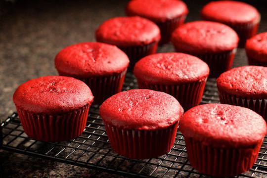 Червени мъфини с бадемово брашно