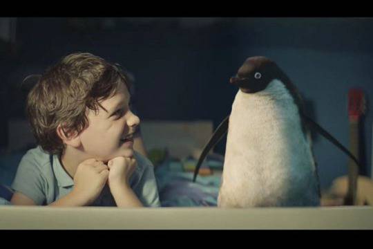 Пингвин и песен на Джон Ленън в коледната реклама на „Джон Луис“