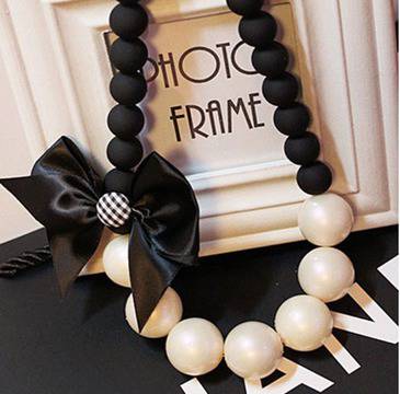 Колко са важни бижутата и аксесоарите в облеклото ни?