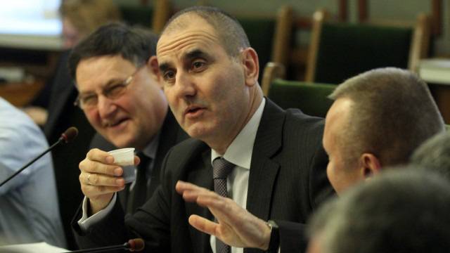 Парламентът харчи 100 000 лева за вода, кафе и капучино