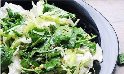 Салата от спанак с кълнове