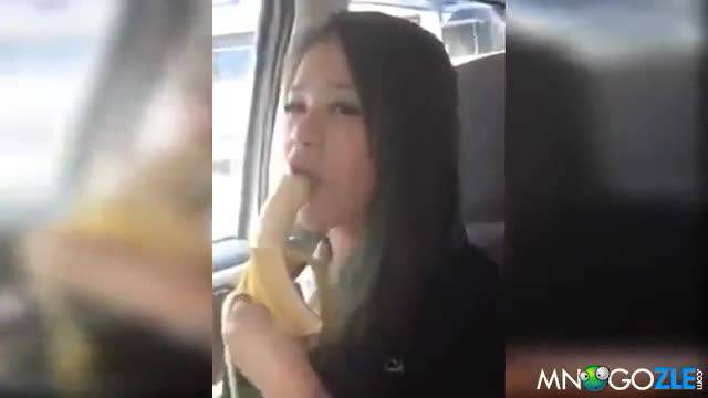 Ето така се яде банан !!