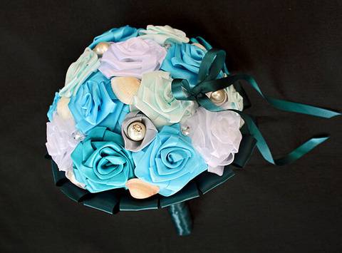 Букет от сатен и бижута