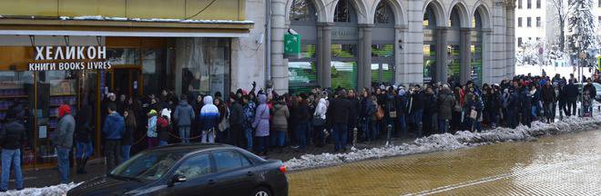 Истерията Емил Конрад завладя „Хеликон-България“