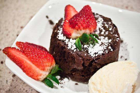 Шоколадово суфле с ягоди за Свети Валентин