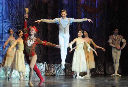 Имперският руски балет представи „Лебедово езеро“ (СНИМКИ)