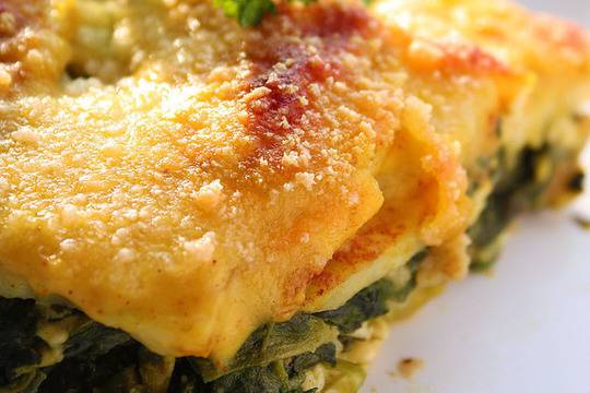 Лазаня със спанак, сирене и кашкавал