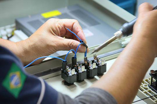 В кои сфери се получават най-високи заплати у нас?