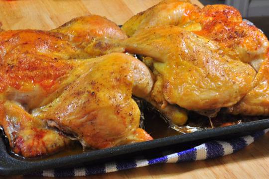 Пълнено пиле с ориз, гъби и пилешки дробчета