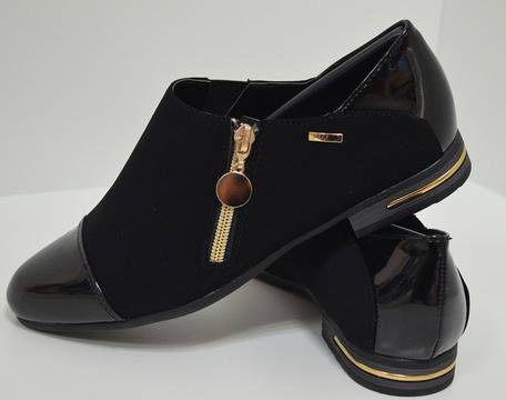 Черни велурени обувки в комбинация с черен лак