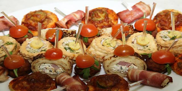 ВАРНА: Вкусно изкушение с кетъринг от Бистро KISS THE COOK! 30 бр. хапки АСОРТИ или Кюфтенца по цариградски 35 бр. на…