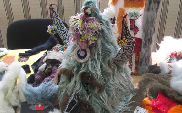 Кукерски маски гонят злите сили и студа