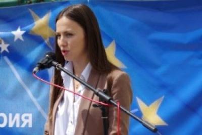 Евродепутатът от ГЕРБ Ева Паунова дискутира младежката безработица в Стара Загора