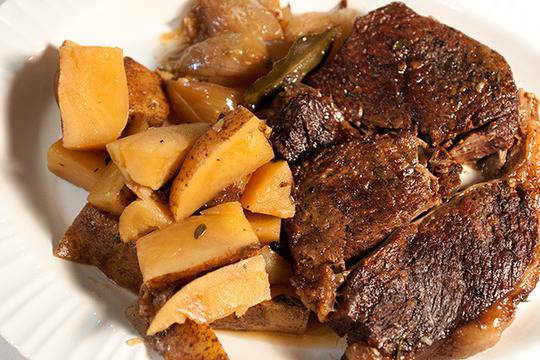 Телешко печено с бял синап