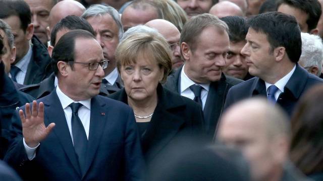 Оланд и Меркел предупредиха за нови санкции