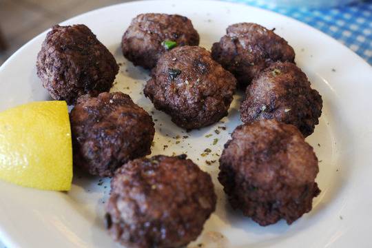 Телешки кюфтенца с маслини и розмарин