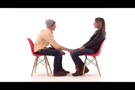 Какво се случва, когато гледаш някого в очите за 4 минути