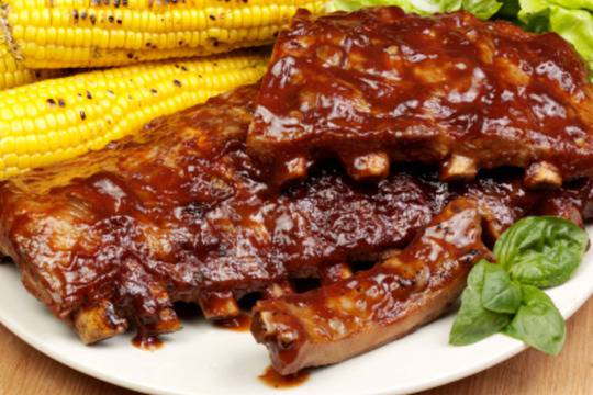 Пикантни свински ребърца с мед и сос „Табаско“