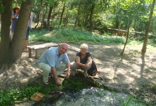 През Вълшебните извори към Костадиновият скален манастир