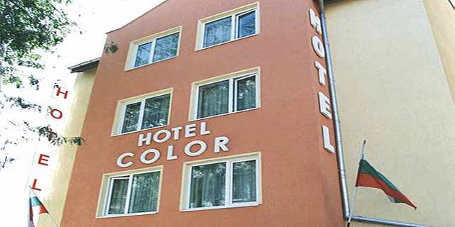 Почивка във Варна! Нощувка за ДВАМА на ТОП ЦЕНА в Хотел COLOR!