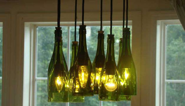Как да превърнем празните бутилки в част от интериора на дома
