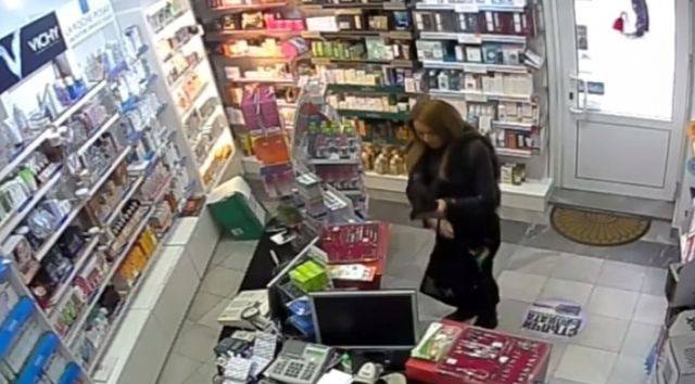 Вижте как пловдивчанка краде от аптека