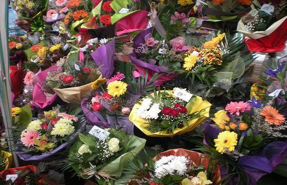 За празника на жената вместо букети от 10 лв. петричани подаряват хранителни продукти