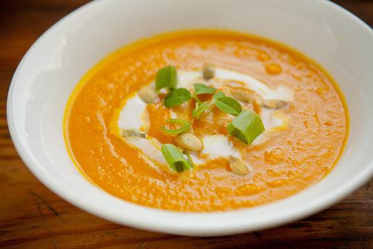 Крем супа от тиква с моркови и зелен лук