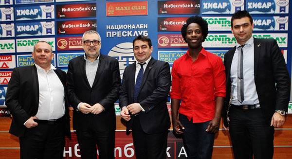 Алфредо Торес и Формация RICHMART танцуват шопско хоро на салса