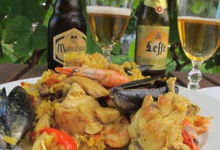 Паеля с пилешко месо и морски дарове