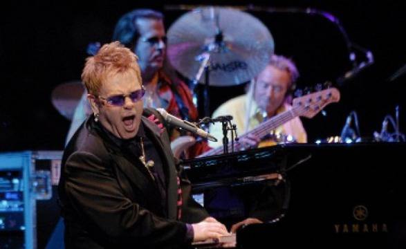 Елтън Джон идва в България