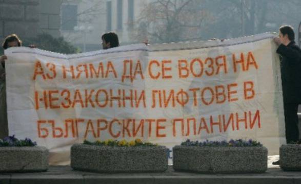 Посегнаха на въже на лифт