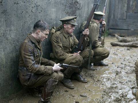 Хари Потър в битка в Първата световна война в екранизация по роман на Ерих Мария Ремарк