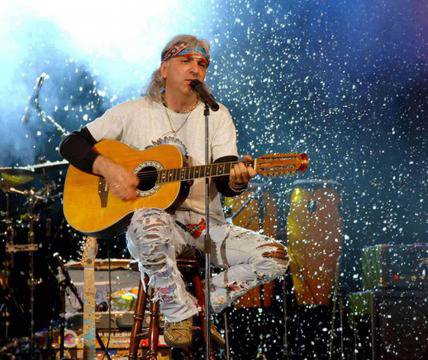 Васко Кръпката: Счупих си крака при скачане на сцената!