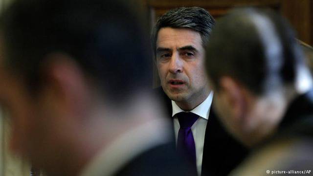 Двата пътя пред Плевнелиев