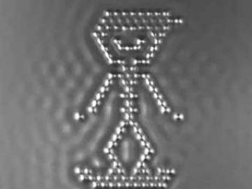 Видео с танцуващо момче от атоми взриви интернет – вижте го!