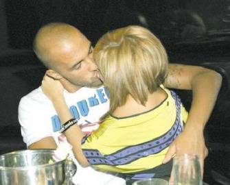 Бясна от раздялата им, Алисия прати памперси на Ники Михайлов (видео)