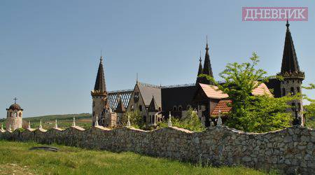 Фотогалерия: Средновековният замък в Равадиново