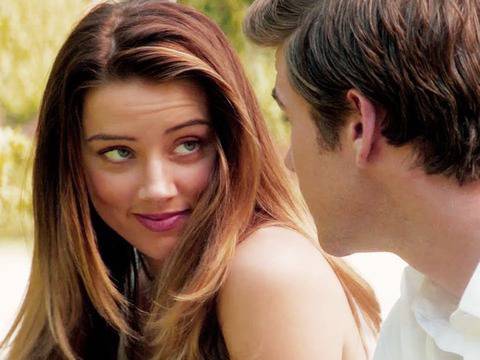 Амбър Хърд погоди номер на Лиъм Хемсуърт с „огромно дилдо“ на снимките на Paranoia