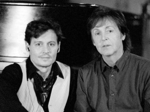 Джони Деп и Кейт Мос блестят в звездния елит на Queenie Eye на Пол Макартни (Видео)