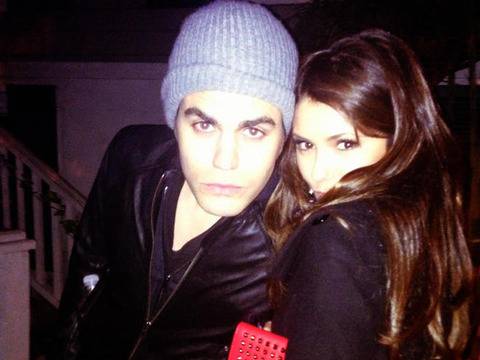 Нина Добрев и Пол Уесли са Селена Гомес и Джъстин Бийбър в духа на Хелоуин