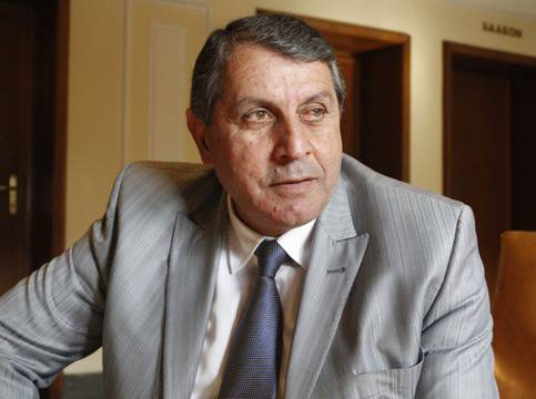 Бат Сали натопи Дон Цеци: Той е агент, продава ромите като овце