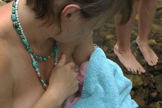 Риалити 18+: Жени раждат безпомощни сред дивата природа