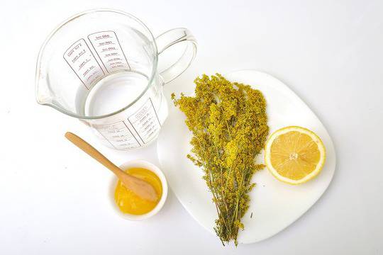 Лимонада с еньовче