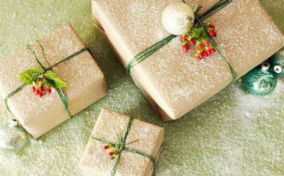 10 практични и романтични идеи за коледни подаръци