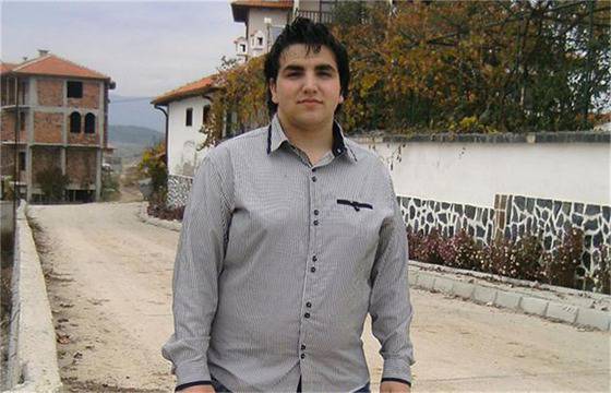 Извратеняк карал момче да си снима пениса