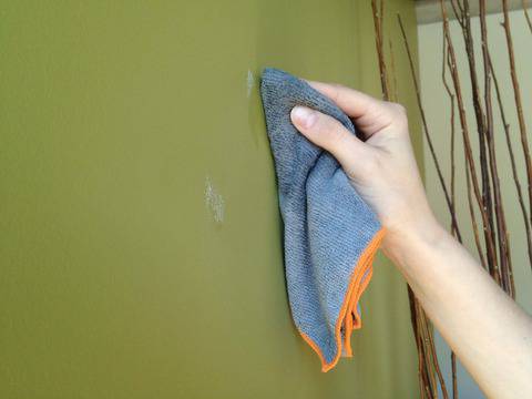 Почистване на стените и тавана