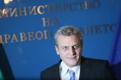 Министър Москов: Има данни, че дипломата на д-р Иван Вуцов е фалшива